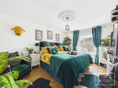 Pantygraigwen Road, Pontypridd - Bedroom 1