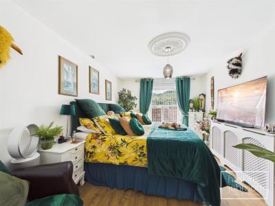 Pantygraigwen Road, Pontypridd - Bedroom 1