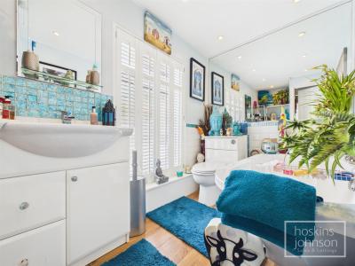 Pantygraigwen Road, Pontypridd - Bathroom