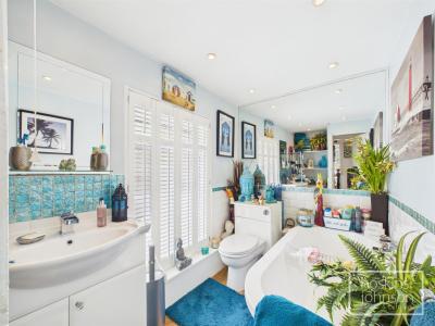 Pantygraigwen Road, Pontypridd - Bathroom
