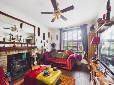 Pantygraigwen Road, Pontypridd - Living Room