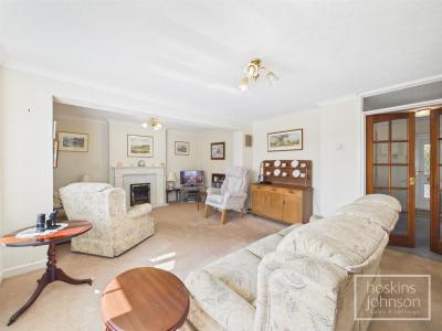 Graigwen Parc, Graigwen, Pontypridd - Living Room