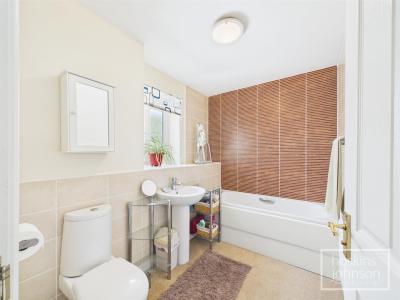 Maes Yr Eglwys, Church Village, Pontypridd - Bathroom