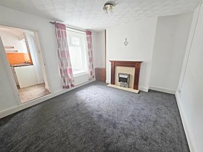Ann Street, Cilfynydd, Pontypridd - Living room
