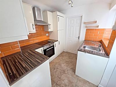 Ann Street, Cilfynydd, Pontypridd - Kitchen