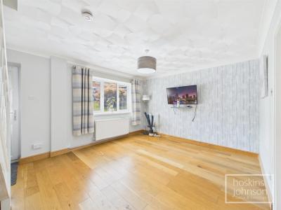 Ger Yr Afon, Coed-Y-Cwm, Pontypridd - Living Room
