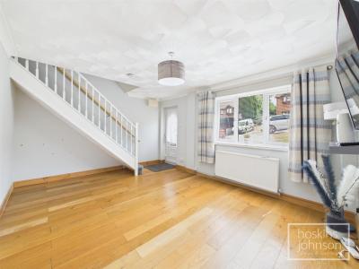Ger Yr Afon, Coed-Y-Cwm, Pontypridd - Living Room