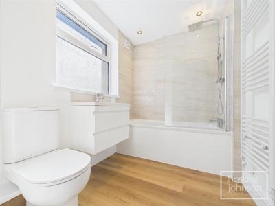 Ceiriog Crescent, Rhydyfelin - Bathroom