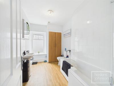 Coronation Terrace, Pontypridd - Bathroom