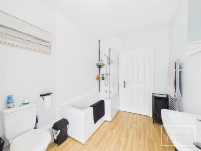 Coronation Terrace, Pontypridd - Bathroom