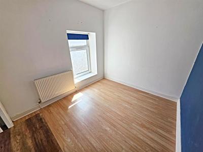 Wood Street, Cilfynydd, Pontypridd - Bedroom 2