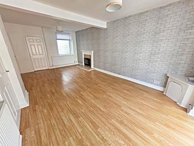 Wood Street, Cilfynydd, Pontypridd - Lounge/Diner