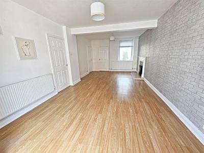 Wood Street, Cilfynydd, Pontypridd - Lounge/Diner