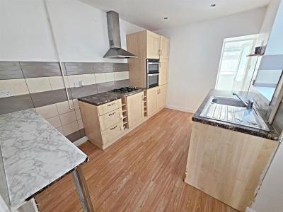 Wood Street, Cilfynydd, Pontypridd - Kitchen