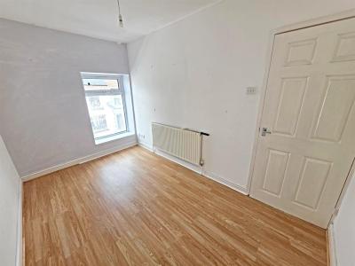 Wood Street, Cilfynydd, Pontypridd - Bedroom 1