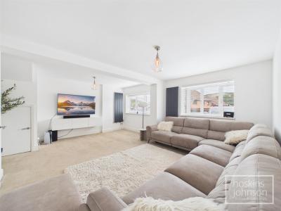 Ynys Hir, Coed-Y-Cwm, Pontypridd - Living Room
