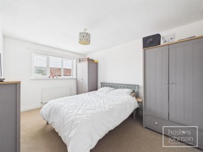 Ynys Hir, Coed-Y-Cwm, Pontypridd - Bedroom 1