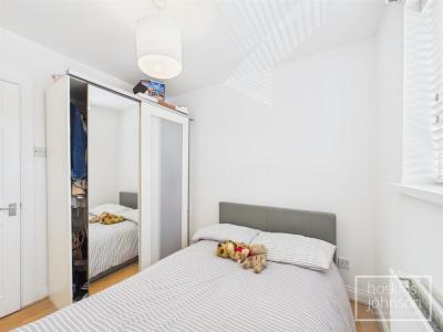 Ynys Hir, Coed-Y-Cwm, Pontypridd - Bedroom 4
