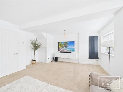Ynys Hir, Coed-Y-Cwm, Pontypridd - Living Room