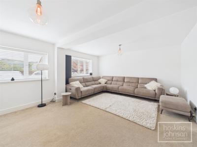 Ynys Hir, Coed-Y-Cwm, Pontypridd - Property