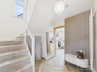 Holly Street, Rhydyfelin, Pontypridd - Entrance Hall