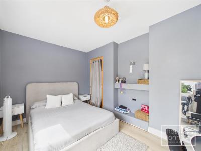 Holly Street, Rhydyfelin, Pontypridd - Bedroom 2