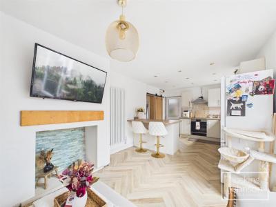 Holly Street, Rhydyfelin, Pontypridd - Living/Kitchen/Diner