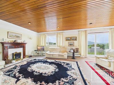 Pencoed Avenue, Pontypridd - Living Room