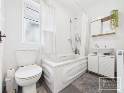 Oakland Crescent, Cilfynydd, Pontypridd - Bathroom