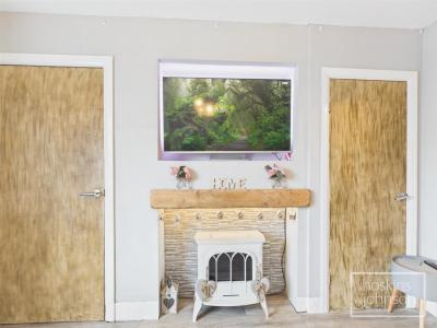 Oakland Crescent, Cilfynydd, Pontypridd - Living Room