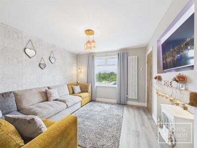 Oakland Crescent, Cilfynydd, Pontypridd - Living Room