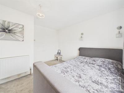 Oakland Crescent, Cilfynydd, Pontypridd - Bedroom 1