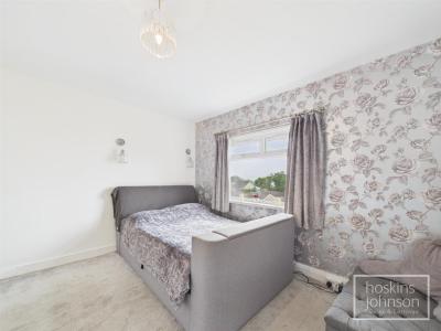 Oakland Crescent, Cilfynydd, Pontypridd - Bedroom 1