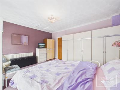 New Park Terrace, Treforest, Pontypridd - Bedroom 1