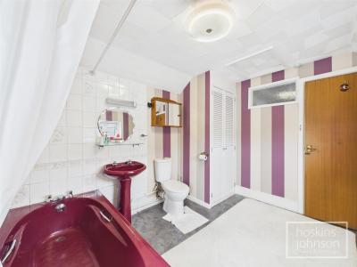 New Park Terrace, Treforest, Pontypridd - Bathroom