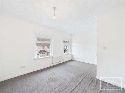 Oxford Street, Treforest, Pontypridd - Bedroom 1