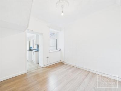 Oxford Street, Treforest, Pontypridd - Living Room