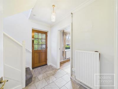 Dynea Road, Rhydyfelin, Pontypridd - Entrance Hall