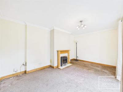 Dynea Road, Rhydyfelin, Pontypridd - Living Room