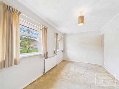 Dynea Road, Rhydyfelin, Pontypridd - Bedroom 1