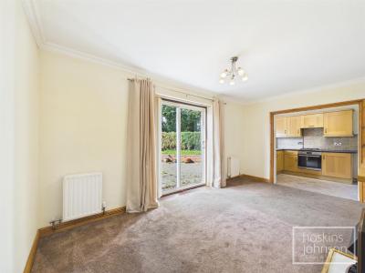 Dynea Road, Rhydyfelin, Pontypridd - Living Room