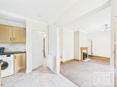 Dynea Road, Rhydyfelin, Pontypridd - Kitchen