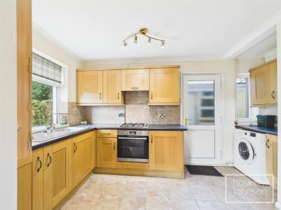Dynea Road, Rhydyfelin, Pontypridd - Kitchen
