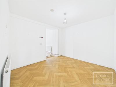 Howell Street, Cilfynydd, Pontypridd - Living Room