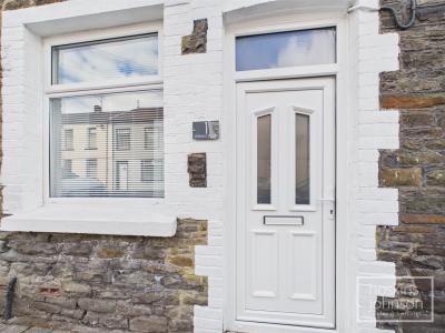 William Street, Cilfynydd, Pontypridd - Entrance Lobby