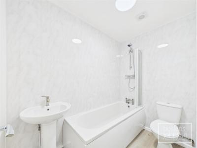 William Street, Cilfynydd, Pontypridd - Bathroom