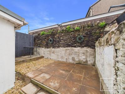 Bassett Street, Trallwn, Pontypridd - Outside
