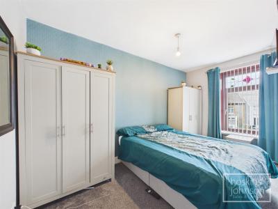 Bassett Street, Trallwn, Pontypridd - Bedroom 1