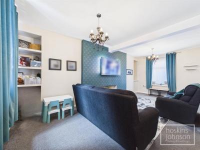 Bassett Street, Trallwn, Pontypridd - Lounge/Diner