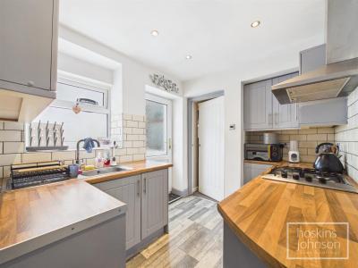 Bassett Street, Trallwn, Pontypridd - Kitchen